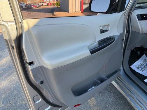 2011 Toyota Sienna SE