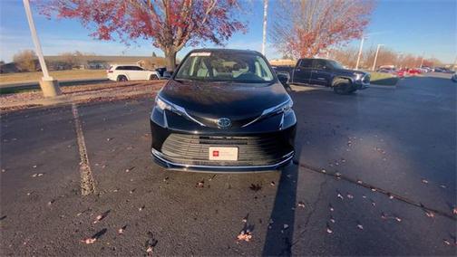 2023 Toyota Sienna XLE