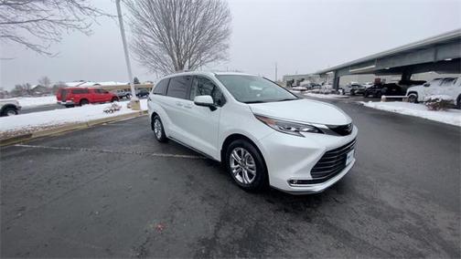 2022 Toyota Sienna Platinum