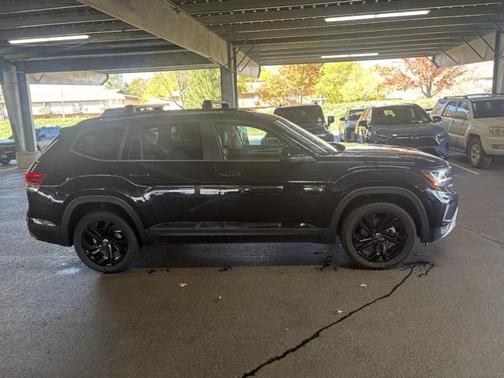 2023 Volkswagen Atlas 3.6L SE w/Technology