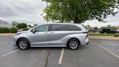 2023 Toyota Sienna XLE 8 Passenger