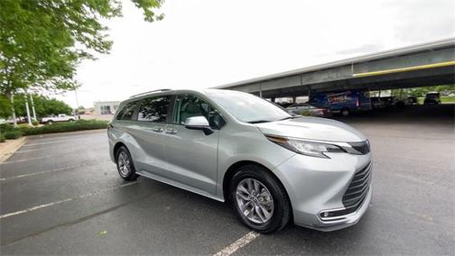 2023 Toyota Sienna XLE 8 Passenger
