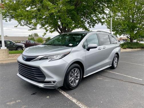 2023 Toyota Sienna XLE 8 Passenger