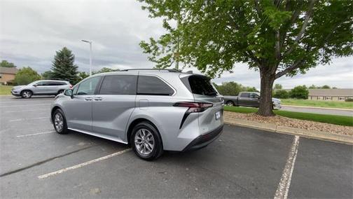 2023 Toyota Sienna XLE 8 Passenger