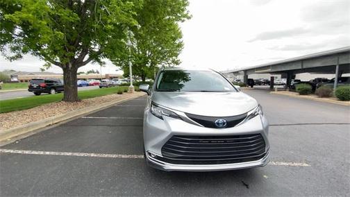 2023 Toyota Sienna XLE 8 Passenger
