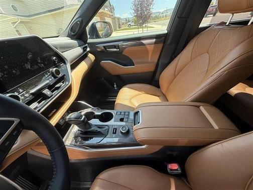 2024 Toyota Highlander Platinum