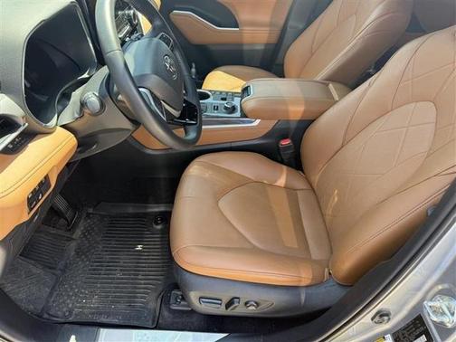 2024 Toyota Highlander Platinum