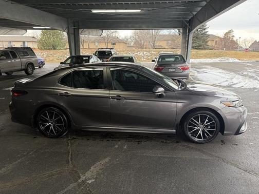 2024 Toyota Camry Hybrid SE