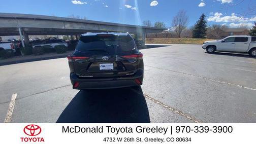 Midnight Black Metallic 2024 Toyota Highlander XLE