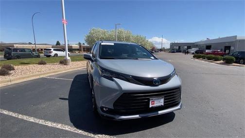 2024 Toyota Sienna Woodland Edition