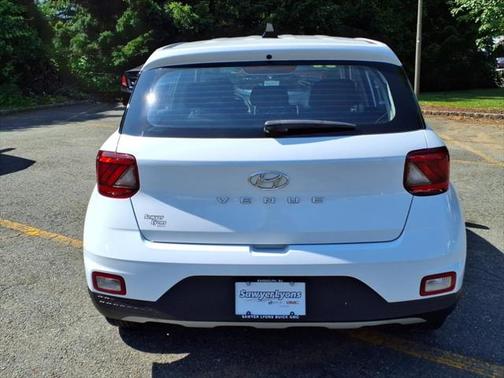 2022 Hyundai VENUE SE