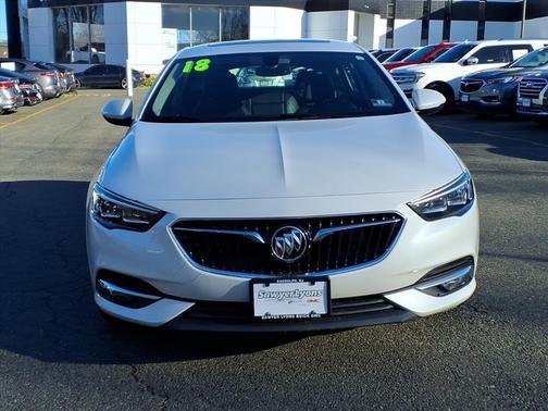 2018 Buick Regal Sportback Essence