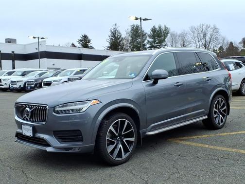 2020 Volvo XC90 T6 Momentum