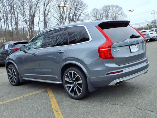 2020 Volvo XC90 T6 Momentum