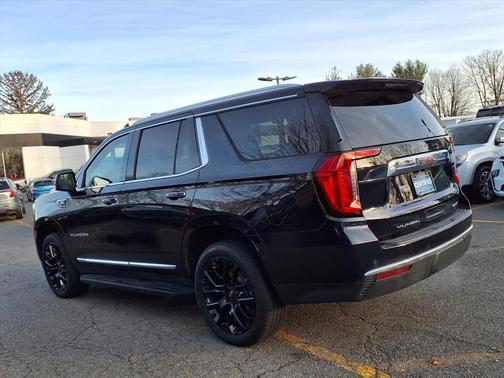 2023 GMC Yukon SLT