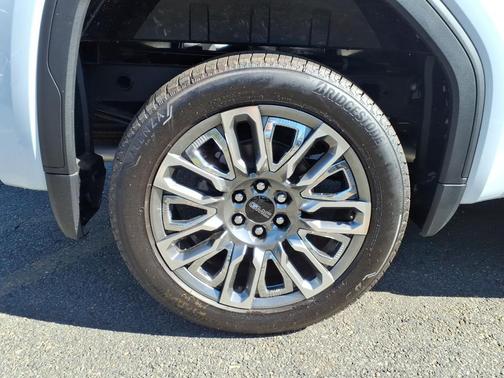 Glacier White Tricoat 2026 GMC Sierra 1500 Denali Ultimate