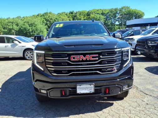 Onyx Black 2025 GMC Sierra 1500 AT4