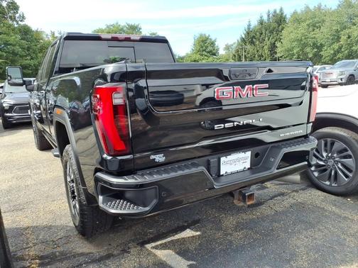 Onyx Black 2024 GMC Sierra 2500 Denali