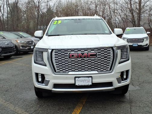 White Frost Tricoat 2023 GMC Yukon Denali