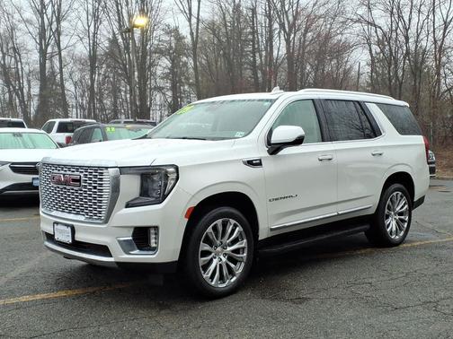 White Frost Tricoat 2023 GMC Yukon Denali