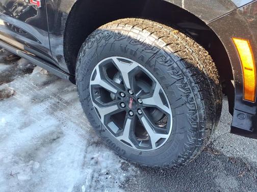 2026 GMC Yukon 4WD AT4