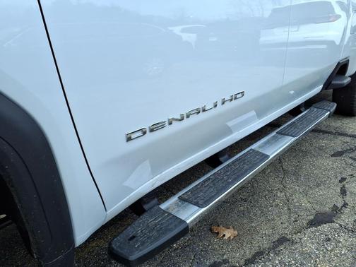 Glacier White Tricoat 2026 GMC Sierra 3500 Denali