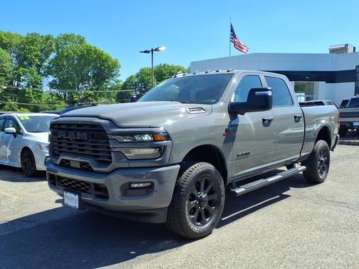 Ceramic Gray Clearcoat 2026 RAM 2500 Big Horn Crew Cab 4x4 6'4' Box