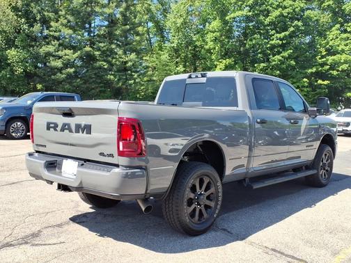 Ceramic Gray Clearcoat 2026 RAM 2500 Big Horn Crew Cab 4x4 6'4' Box