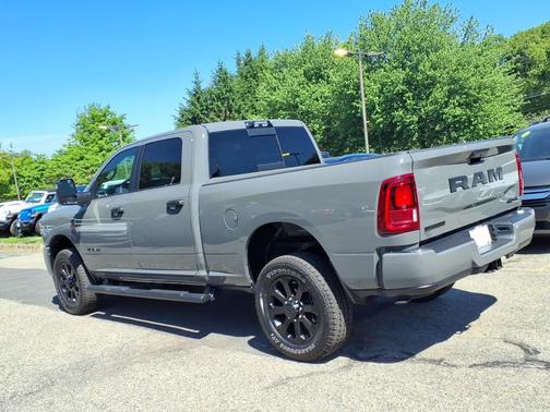 Ceramic Gray Clearcoat 2026 RAM 2500 Big Horn Crew Cab 4x4 6'4' Box