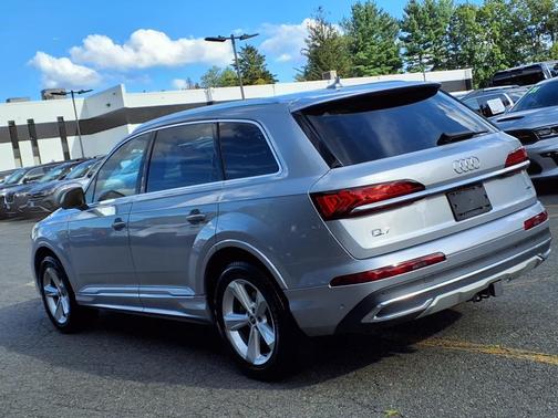 2021 Audi Q7 45 Premium Plus