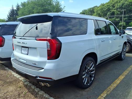 Glacier White Tricoat 2026 GMC Yukon XL Denali Ultimate