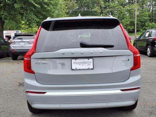 2024 Volvo XC90 B5 Plus