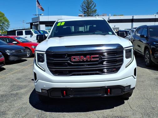 Summit White 2023 GMC Sierra 1500 AT4
