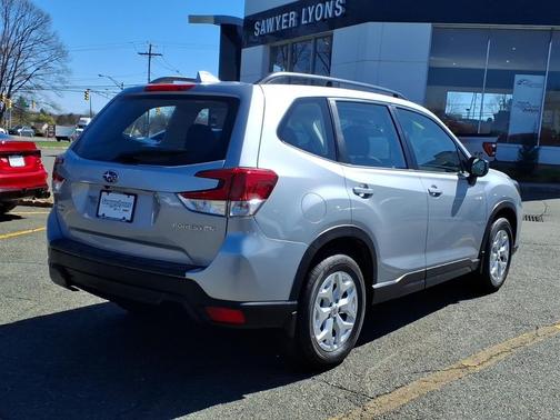 Ice Silver Metallic 2019 Subaru Forester Base