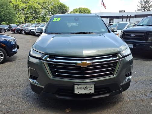 Silver Sage Metallic 2023 Chevrolet Traverse LT Cloth