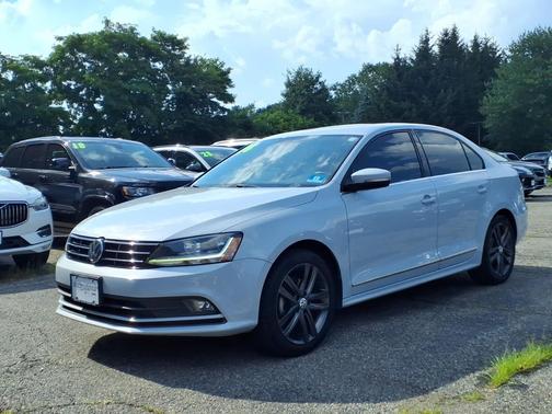 White Silver Metallic 2018 Volkswagen Jetta 1.8T SEL