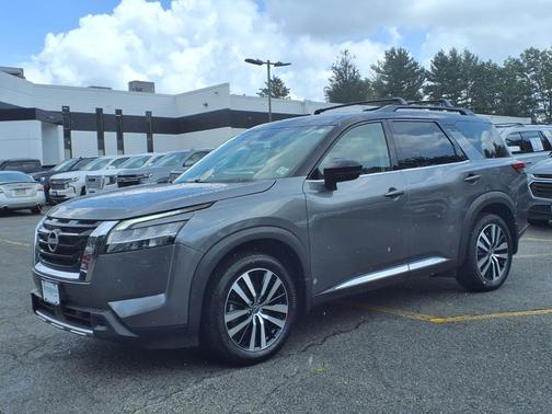 2023 Nissan Pathfinder Platinum