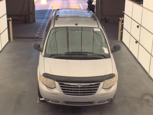 2005 Chrysler Town & Country Limited