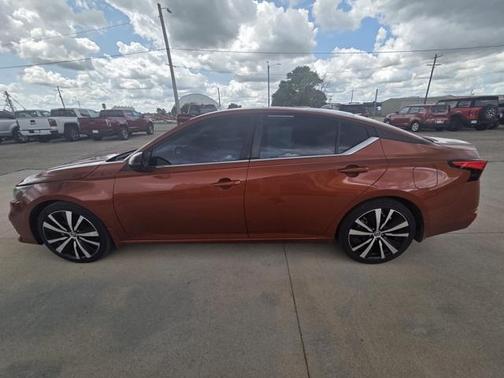 2022 Nissan Altima SR FWD