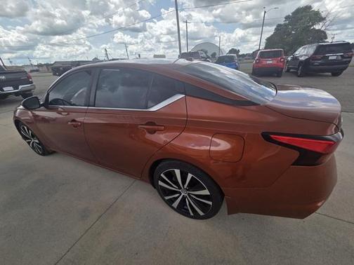 2022 Nissan Altima SR FWD