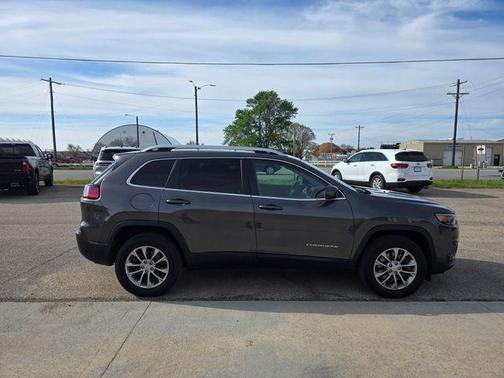 Granite Crystal Metallic Clearcoat 2019 Jeep Cherokee Latitude Plus