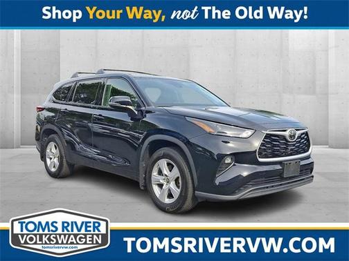 2022 Toyota Highlander LE
