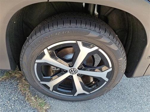 2025 Volkswagen Tiguan 2.0T SE