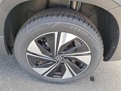 2025 Volkswagen Taos 1.5T SE