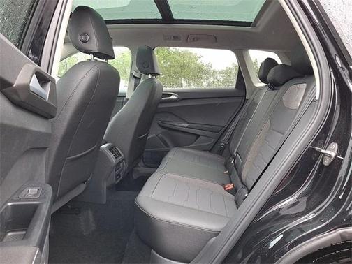 2025 Volkswagen Taos 1.5T SE Black