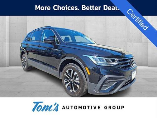 Deep Black Pearl Effect 2023 Volkswagen Tiguan 2.0T S