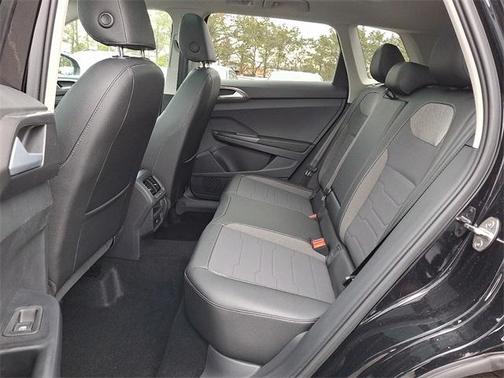 2025 Volkswagen Taos 1.5T SE Black