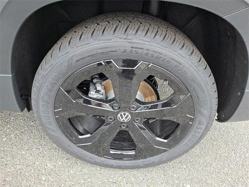 2025 Volkswagen Taos 1.5T SE Black