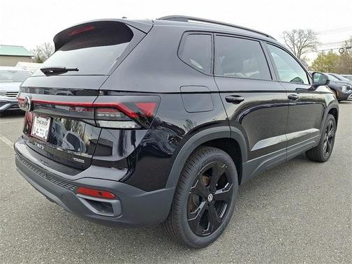 2025 Volkswagen Taos 1.5T SE Black