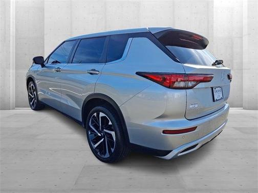 2022 Mitsubishi Outlander SE